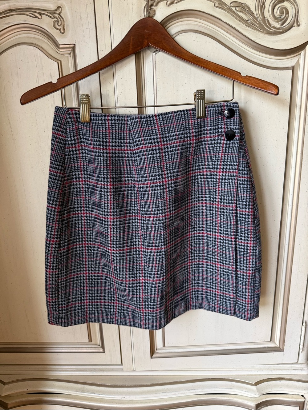 Classic Vintage Plaid Mini Skirt in Grey and Red